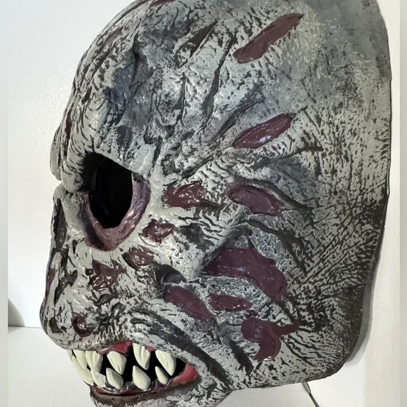 Spirit Halloween Anti Motion Creepy‎ Skull Mask - Picture 4 of 12